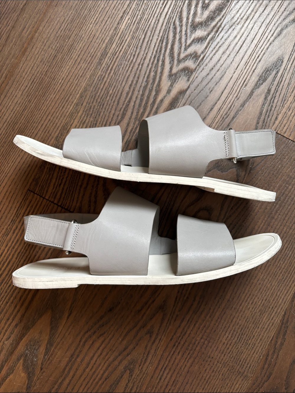 VINCE Gray + White Flat Leather Sandals sz 9 (but fits 9.5 or 10)